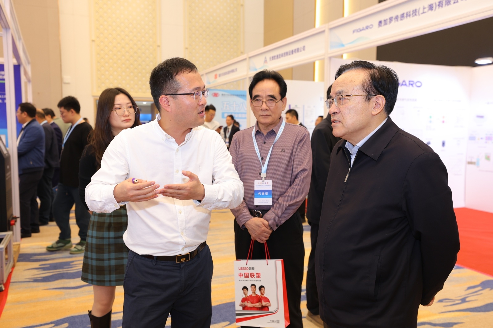 航譜時代應(yīng)邀參加中國油氣管道工程大會，張來斌院士親臨公司展臺