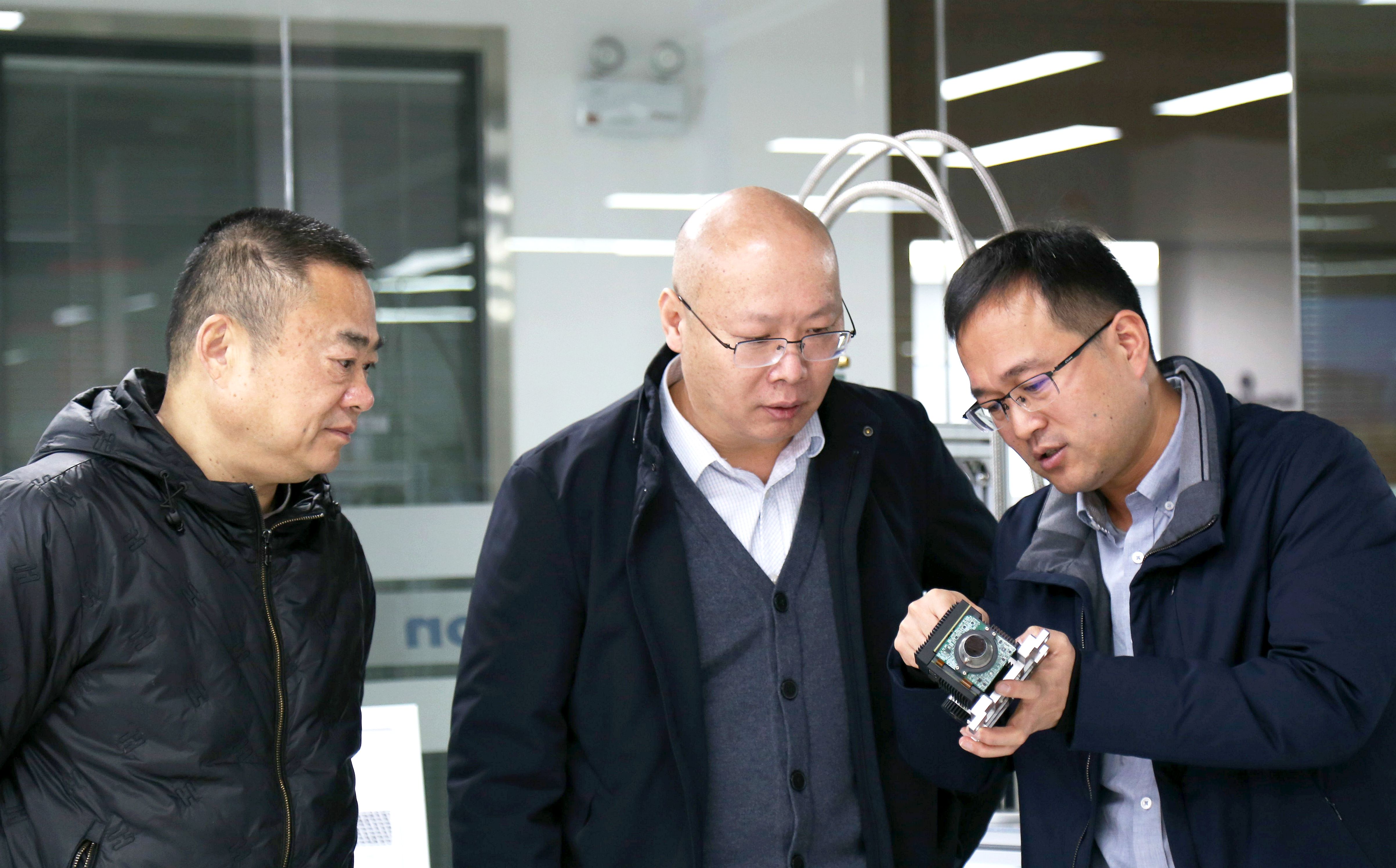 中國石化石勘院合肥中心總經(jīng)理楊偉利一行赴航譜時代參觀交流